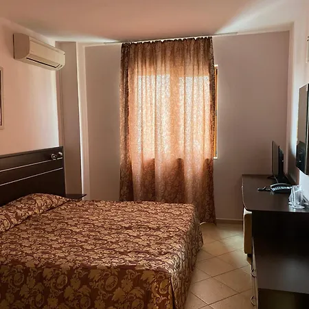 Hotell Atol Slăntjev Brjag